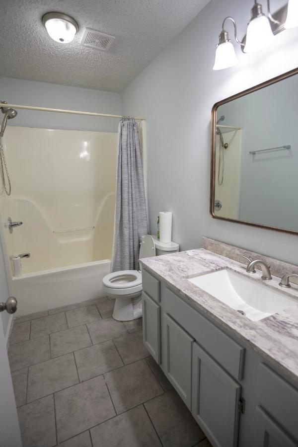 Elegant 3 Bedroom Apt With Free Parking And Balcony Nashville Zewnętrze zdjęcie
